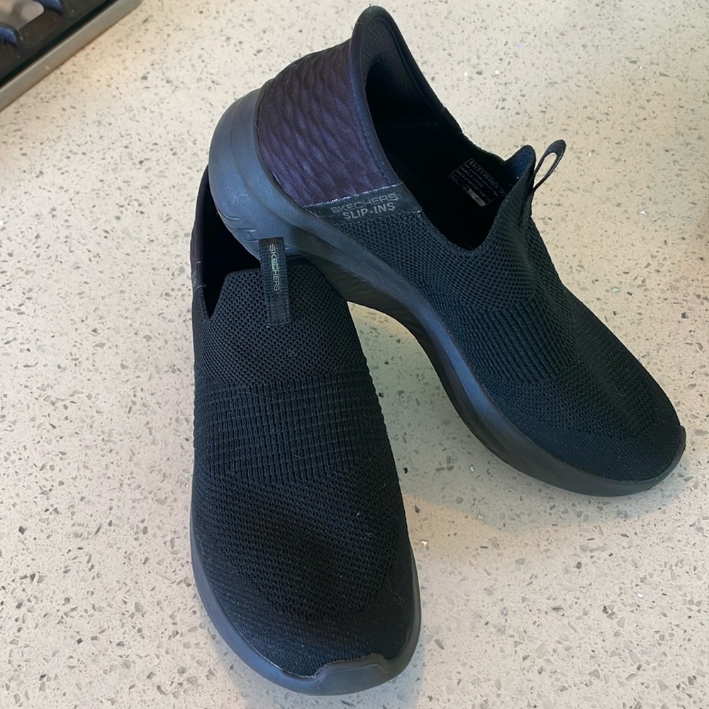Women’s slip on sketchers size 8.5